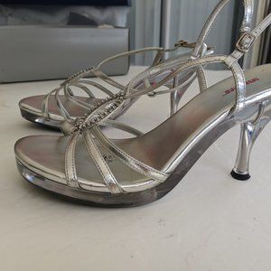 Seventeen prom/homecoming heel